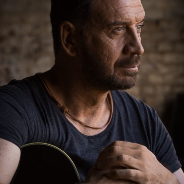 Nick Knowles